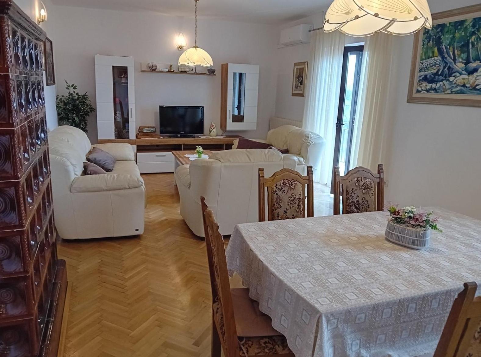 Apartment Ana *